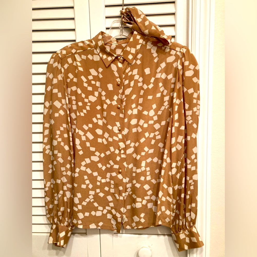 David Hayes Silk blouse Size 10. Vintage 1990’s comes with matching scarf/tie